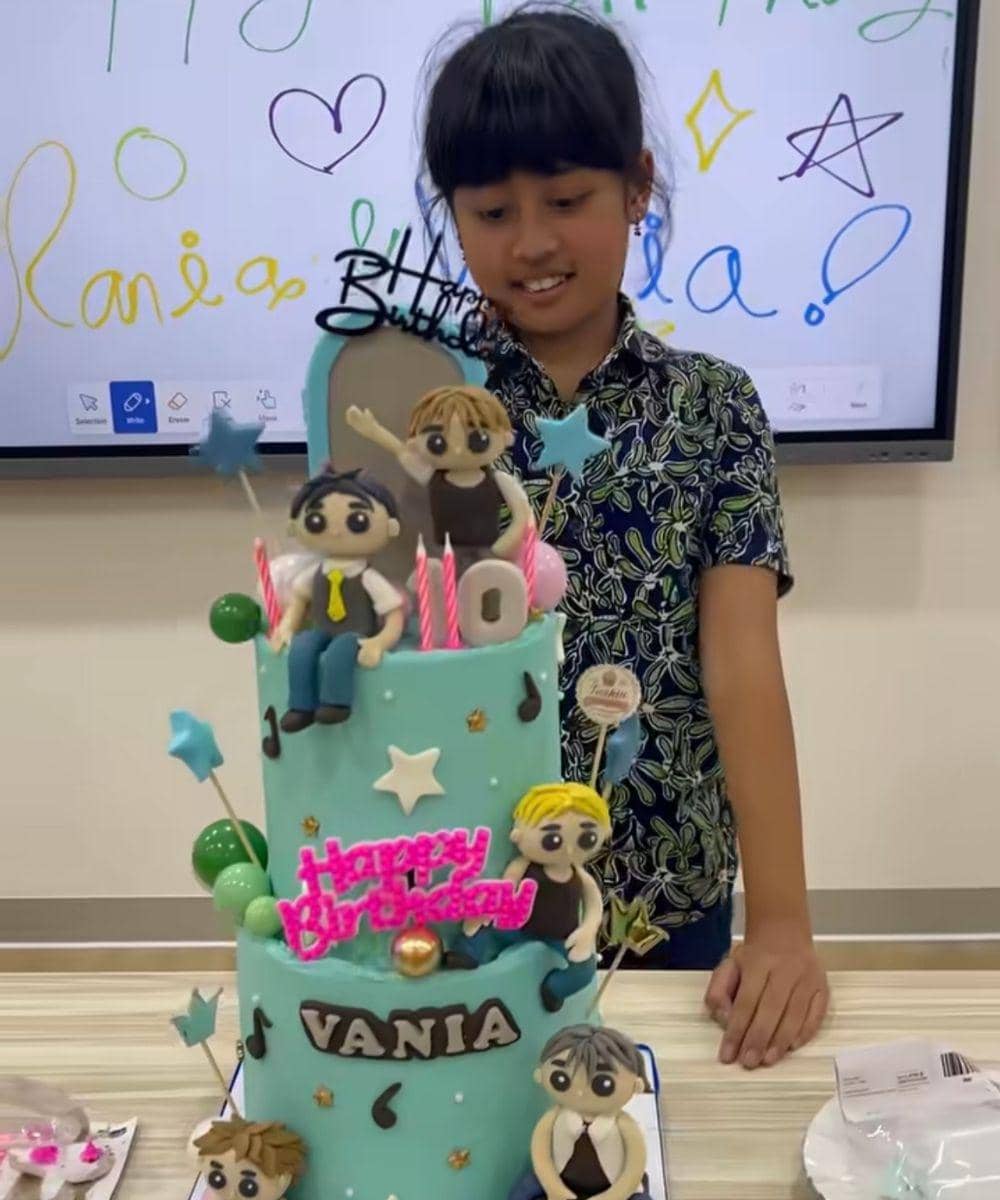 Venna Melinda Rayakan Ultah Vania 3