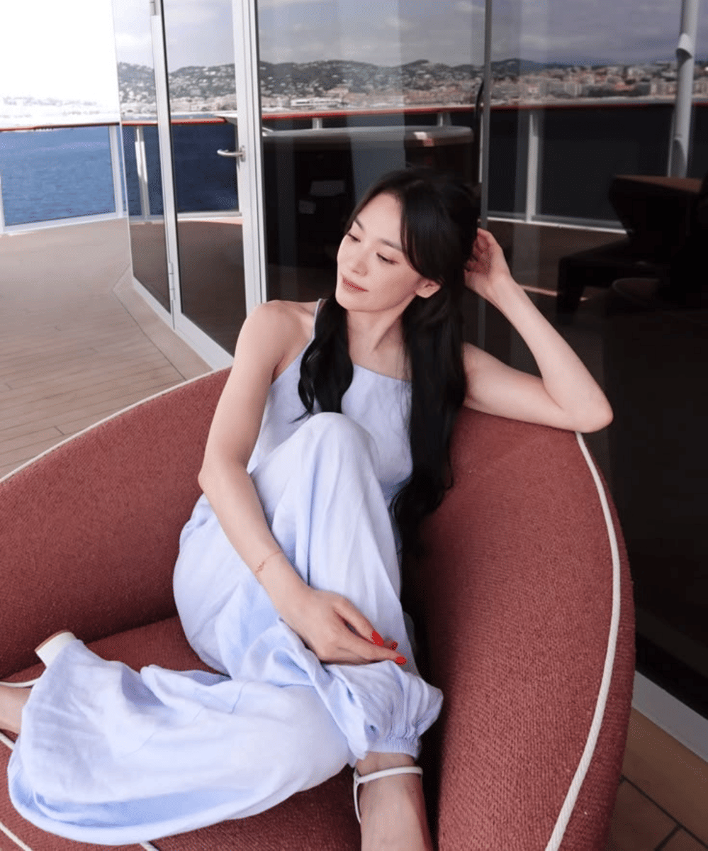 Gaya Celana Lebar Song Hye Kyo (5)