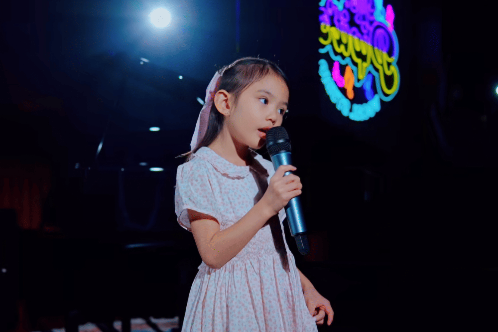 Shandy Aulia Bangga Claire Herbowo Tampil Bernyanyi di Usia 6 Tahun