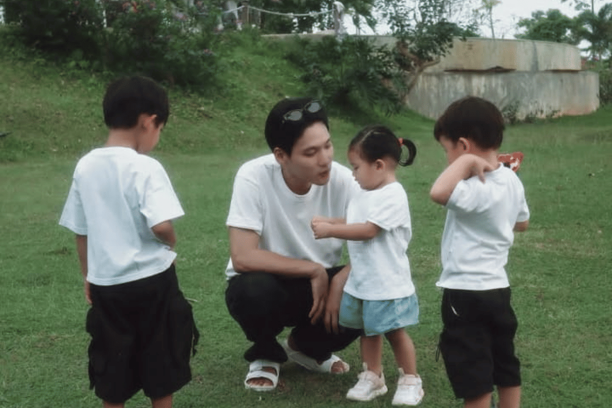 Daehoon mengajarkan hak milik kepada anak-anaknya