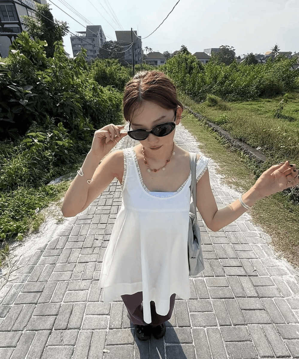 Inspirasi Gaya Simpel Artis Korea saat Liburan di Bali (2)