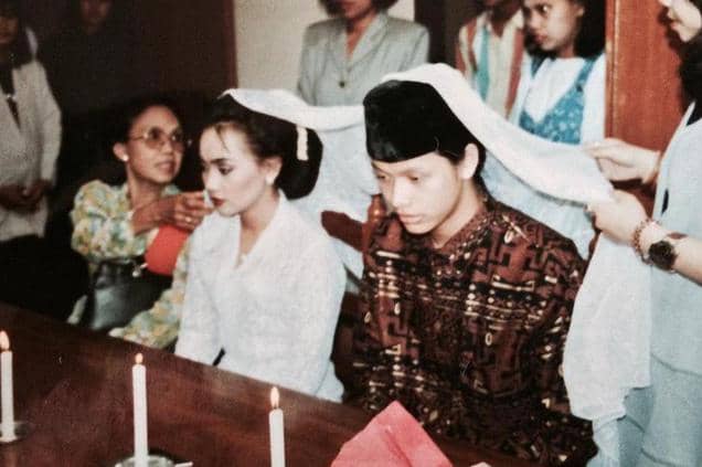 Dewi Gita resmi menikah dengan Armand Maulana pada tahun 1994