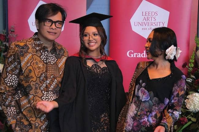 Memiliki putri semata wayang yang telah dewasa