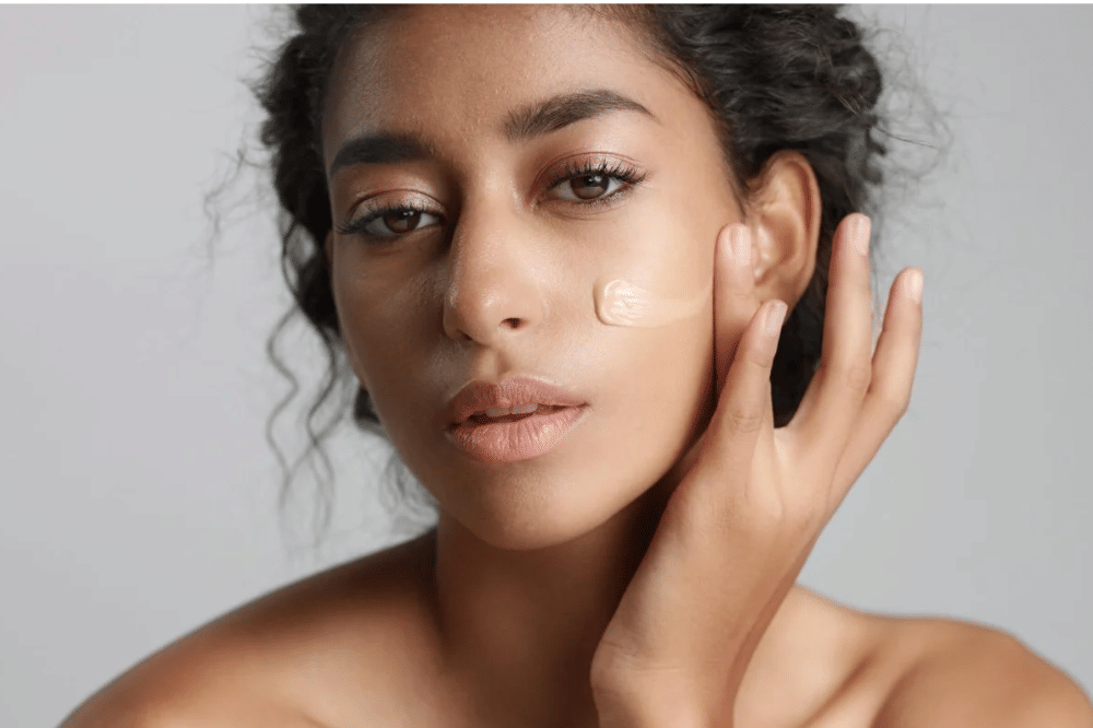 Cara Menyesuaikan Warna Foundation agar Lebih Pas