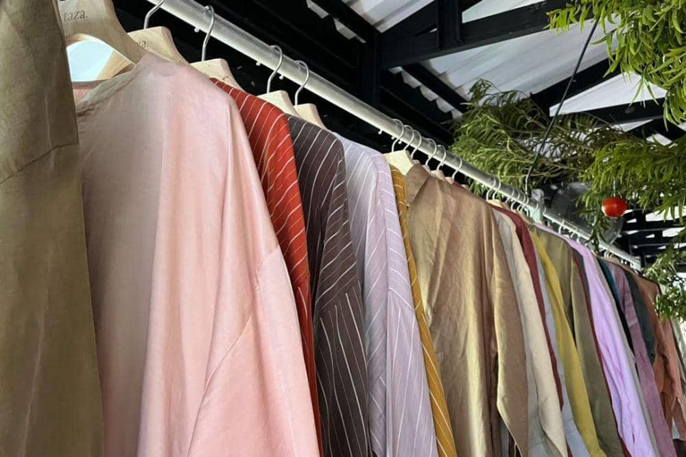 Hadirkan 16 artikel dengan material dan siluet yang beragam