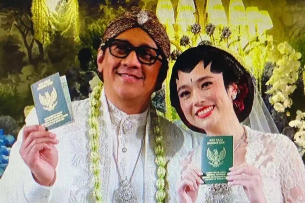 Andre dan Amanda menikah dengan nuansa adat Jawa