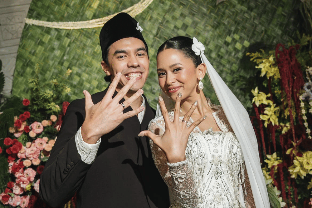 Pamer cincin pernikahan di Instagram