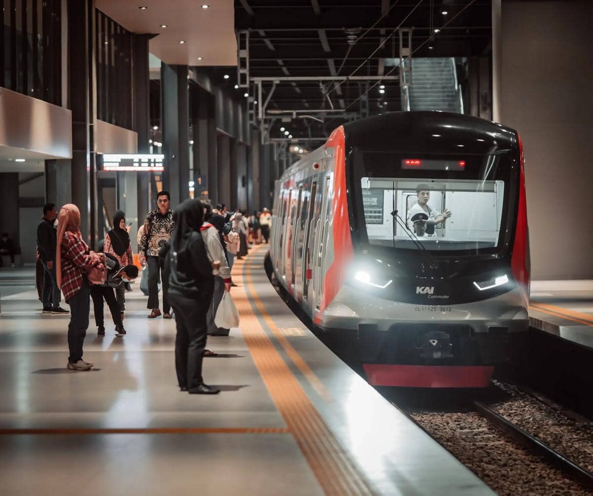 Ibu Melahirkan di KRL Green Line, Dibantu Petugas dan Penumpang