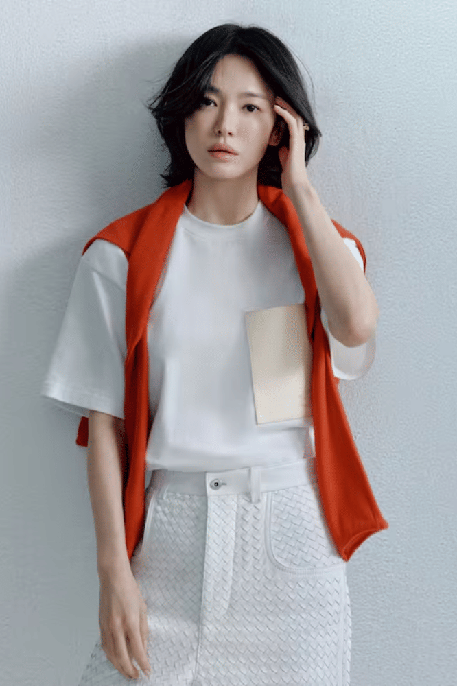 Pesona Song Hye-kyo dalam Balutan Outfit Kasual yang Elegan
