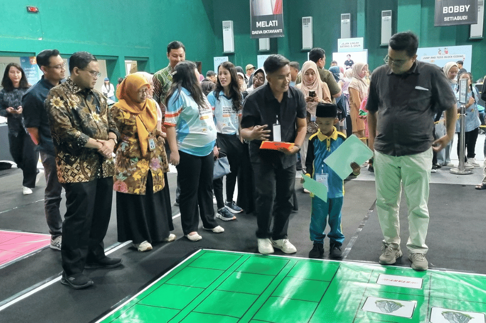 Lompat Navigasi Pemrogram Cilik mengajak anak bekerja sama dengan orangtua