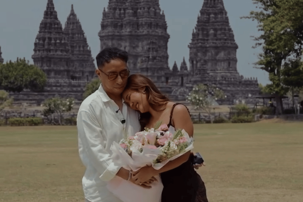 Marion Jola Dilamar Dennis Talakua, Romantis di Candi Prambanan
