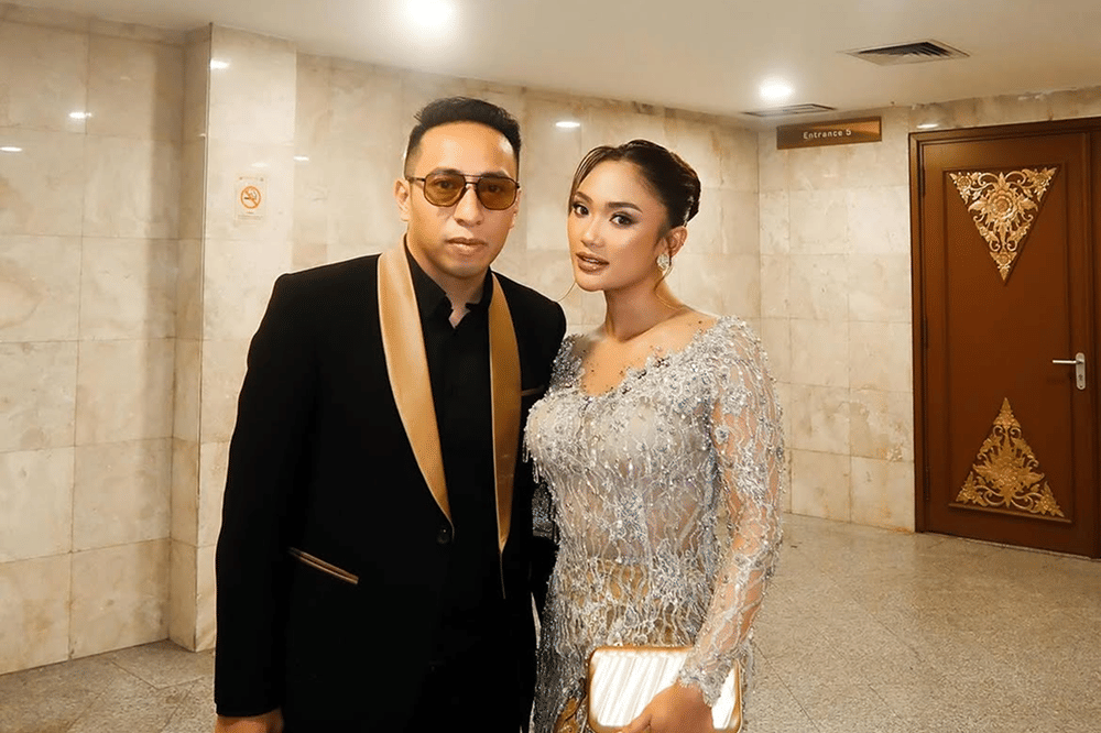 5 Fakta Dennis Talakua, Calon Suami Marion Jola yang Berbakat