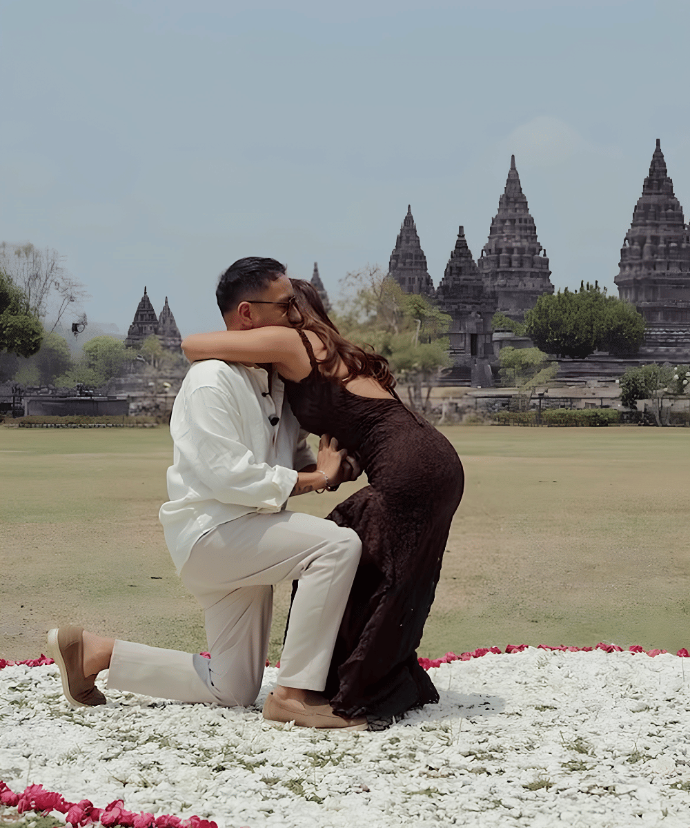 Kombinasi serasi dengan outfit sang kekasih yang kasual elegan