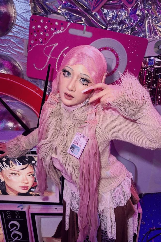 Mutiara Adiguna atau Jinju Tampil Manis dengan Nuansa Pink Pastel