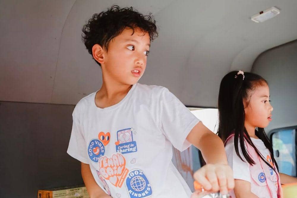 Rachel Vennya Ajak Xabiru dan Chava Berbagi Kebaikan 2