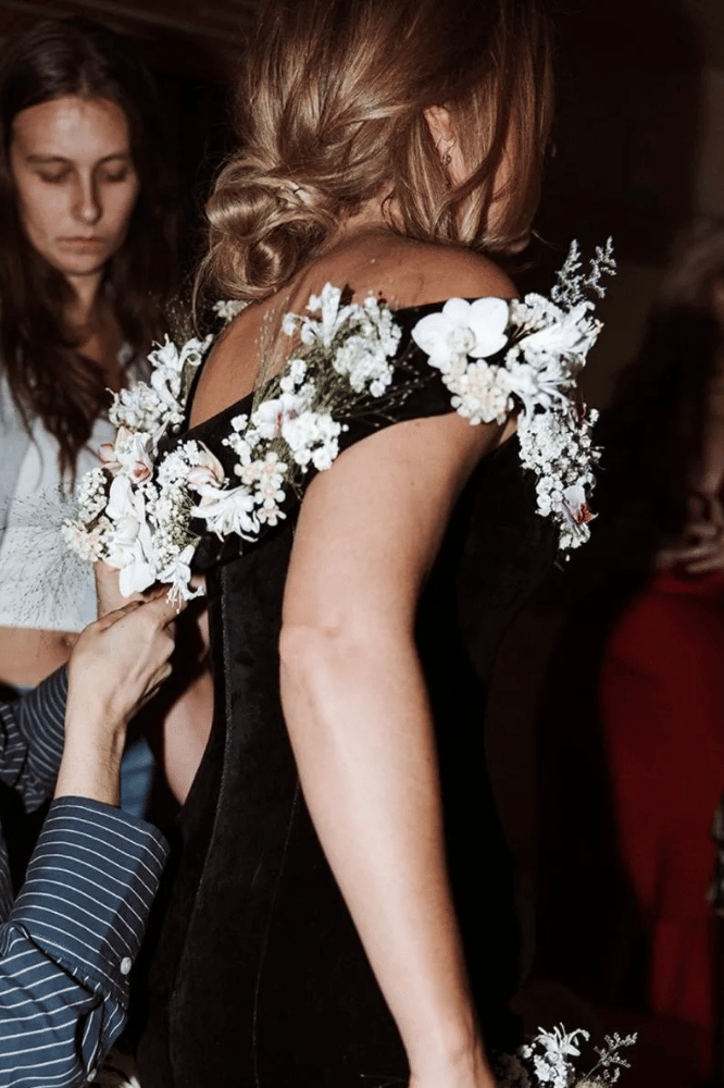 Cara Styling Rambut Undone Updo ala Emma Watson