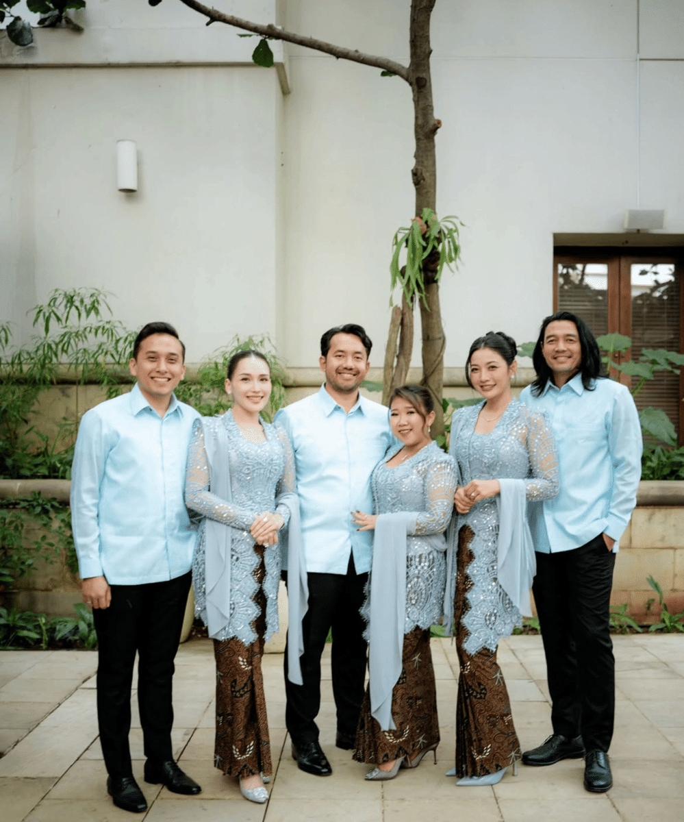 Inspirasi Gaya Kondangan ala Ayu Ting-Ting, Hesti, dan Kiky (2)