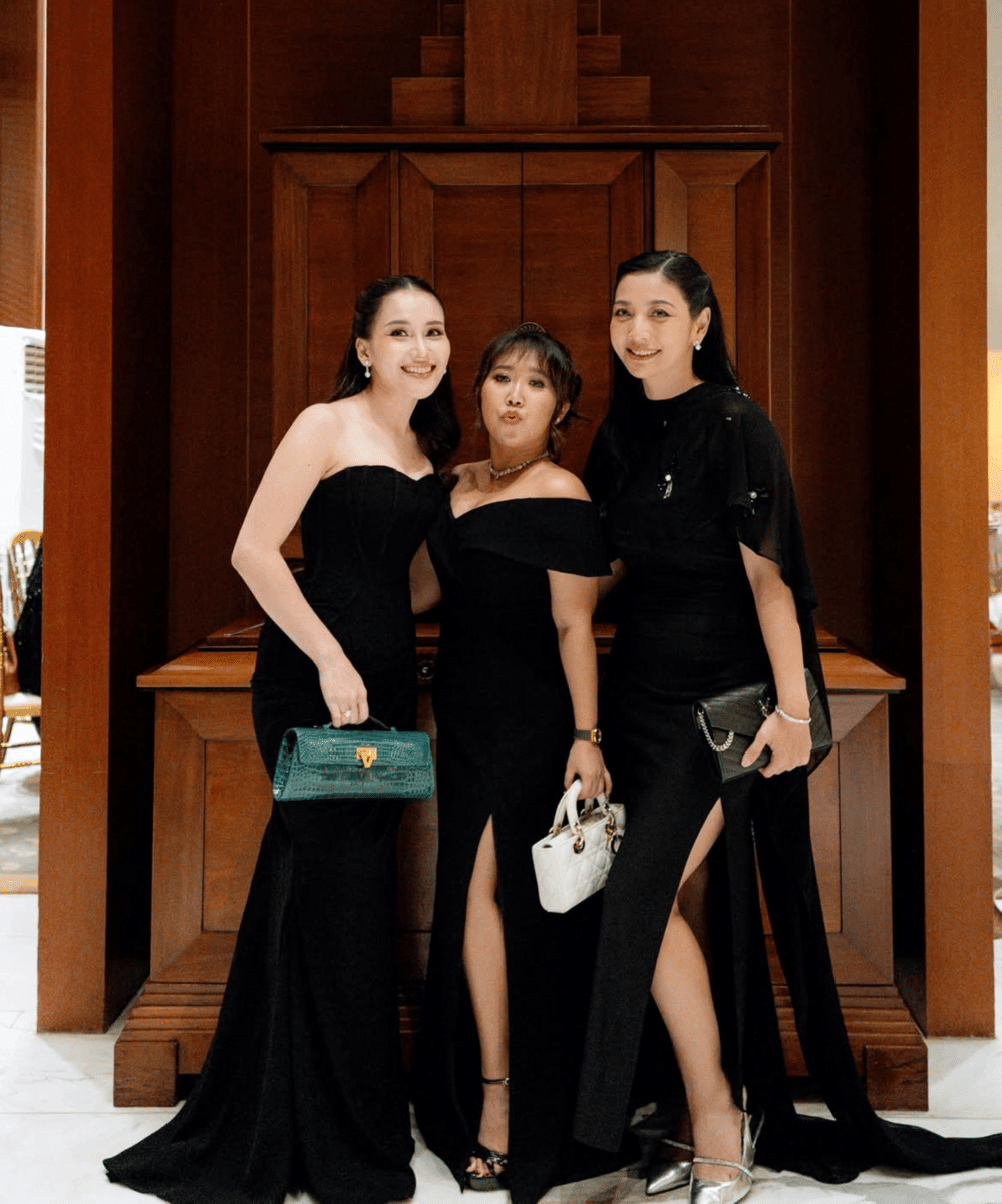 Inspirasi Gaya Kondangan ala Ayu Ting-Ting, Hesti, dan Kiky (3)