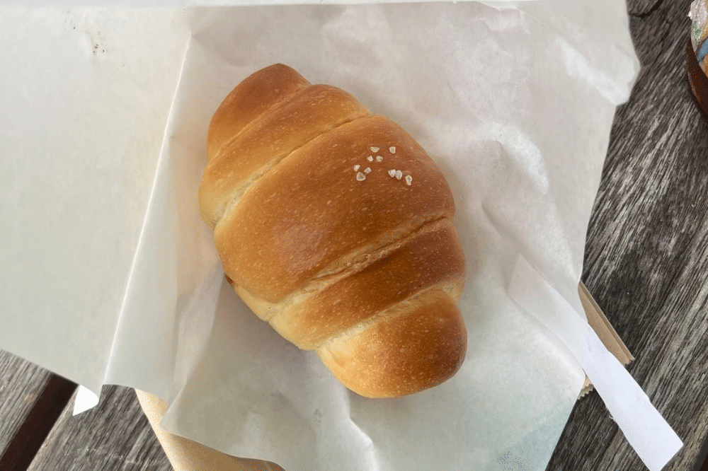 Bagian luar salt bread kurang crunchy