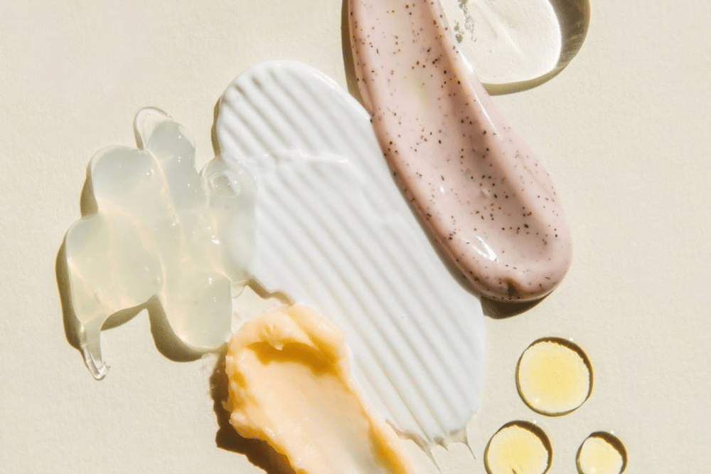 Menggunakan skincare dengan kandungan yang aman sesuai jenis kulit