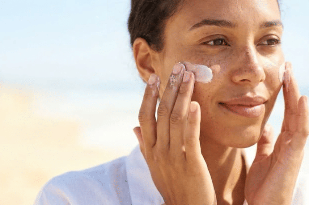 Menggunakan sunscreen sebelum beraktivitas