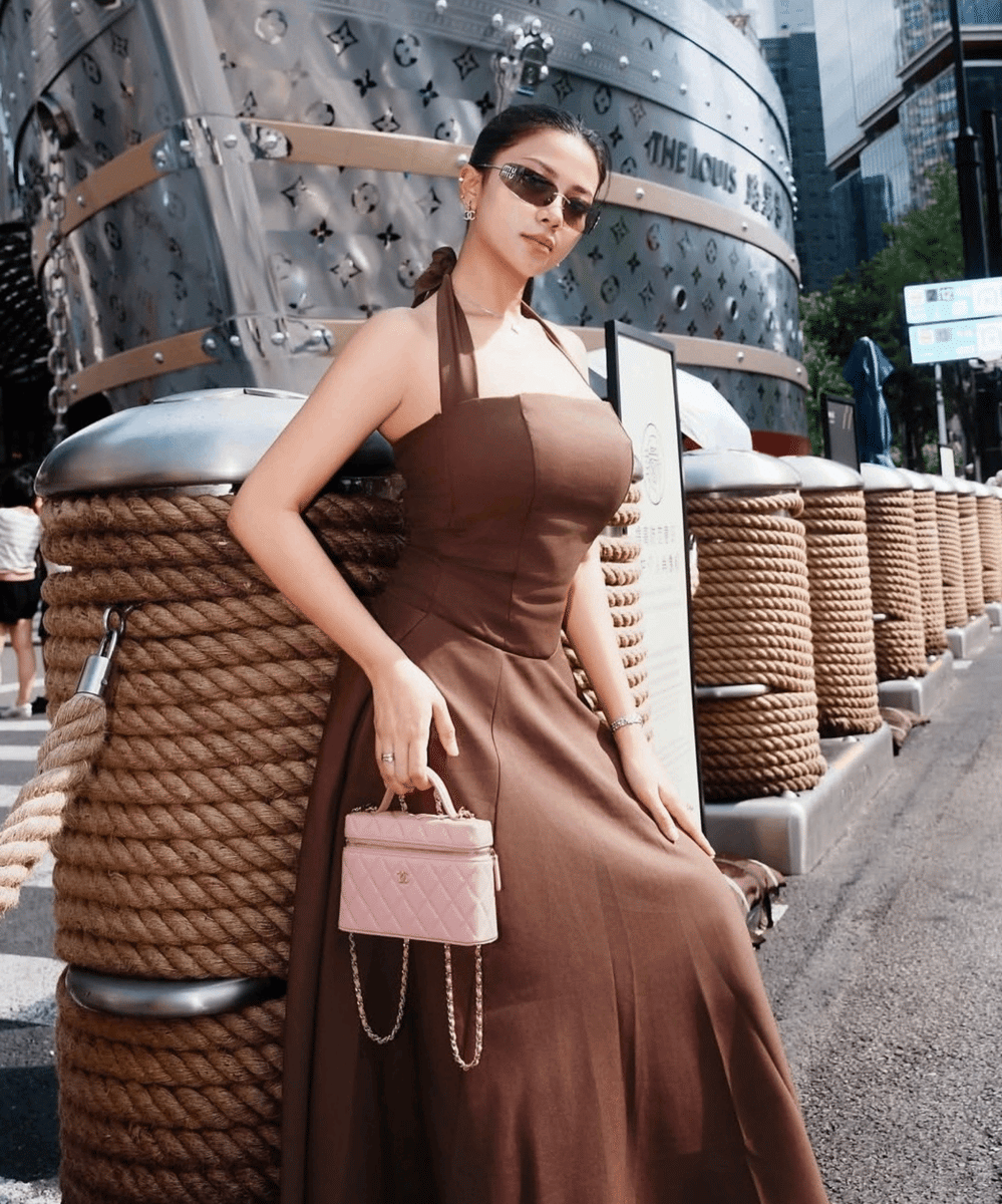 Gaya Outfit Kasual hingga Formal ala Hanum Mega (3)