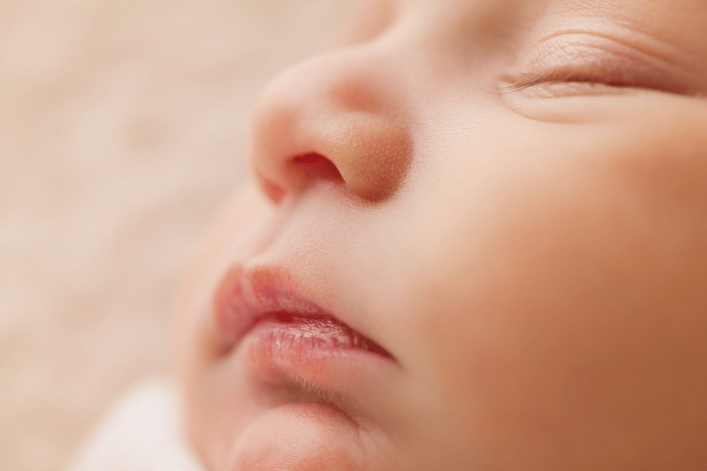 Bolehkah Bayi Memakai Lip Balm? Ketahui Aturan Aman untuk si Kecil!