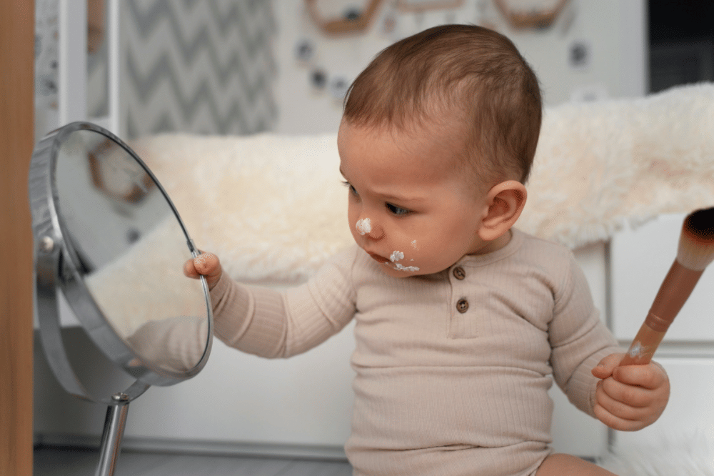 Manfaat bermain cermin untuk bayi