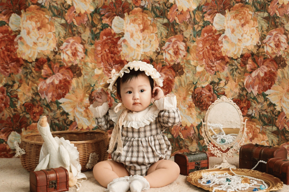 Cara aman mengajak bayi bermain cermin