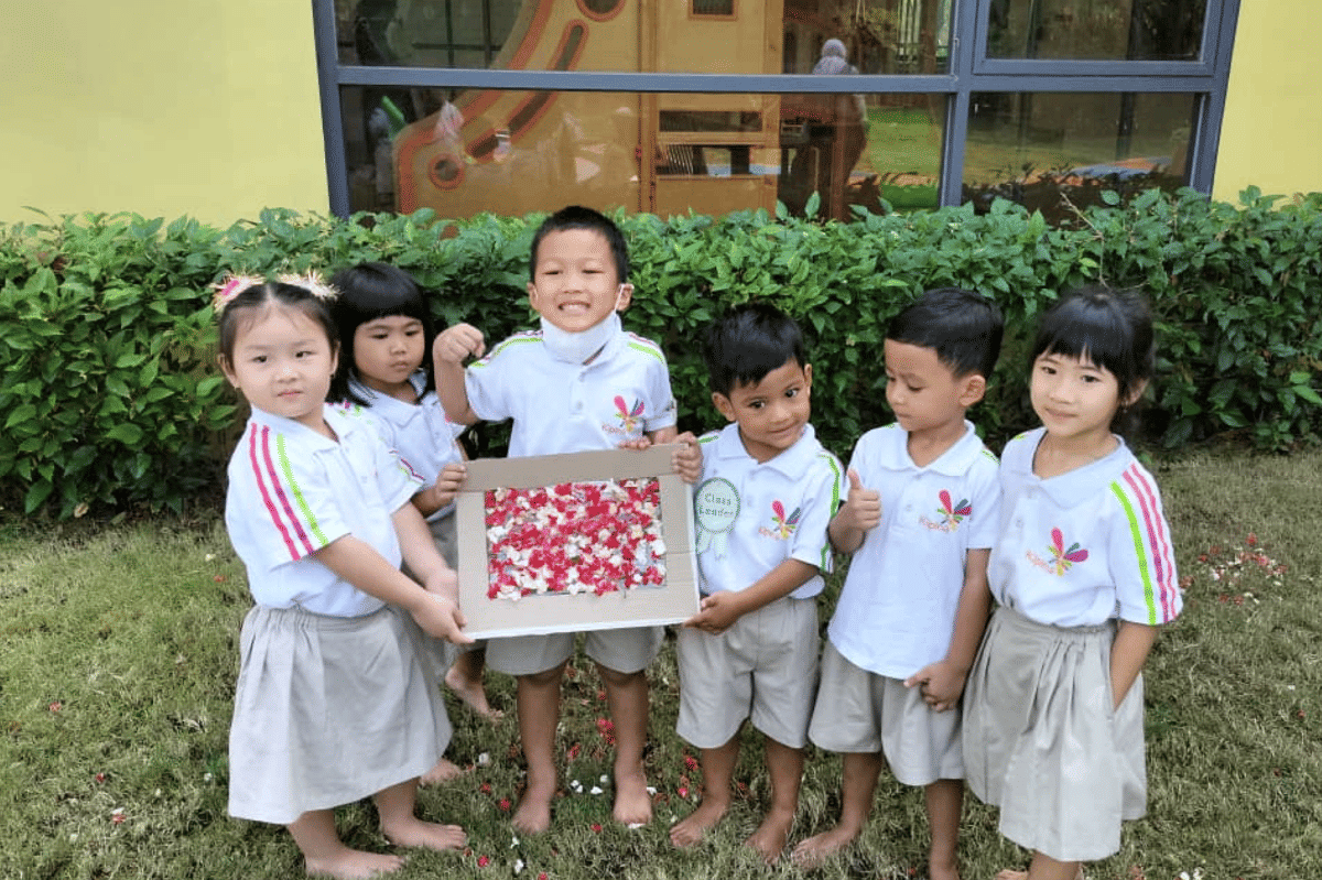 Colourful fruit sensory play ada di Kipinä Kids SouthCity
