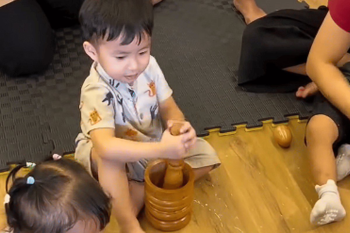 Konsep sensory play memberikan kesempatan kepada si Kecil