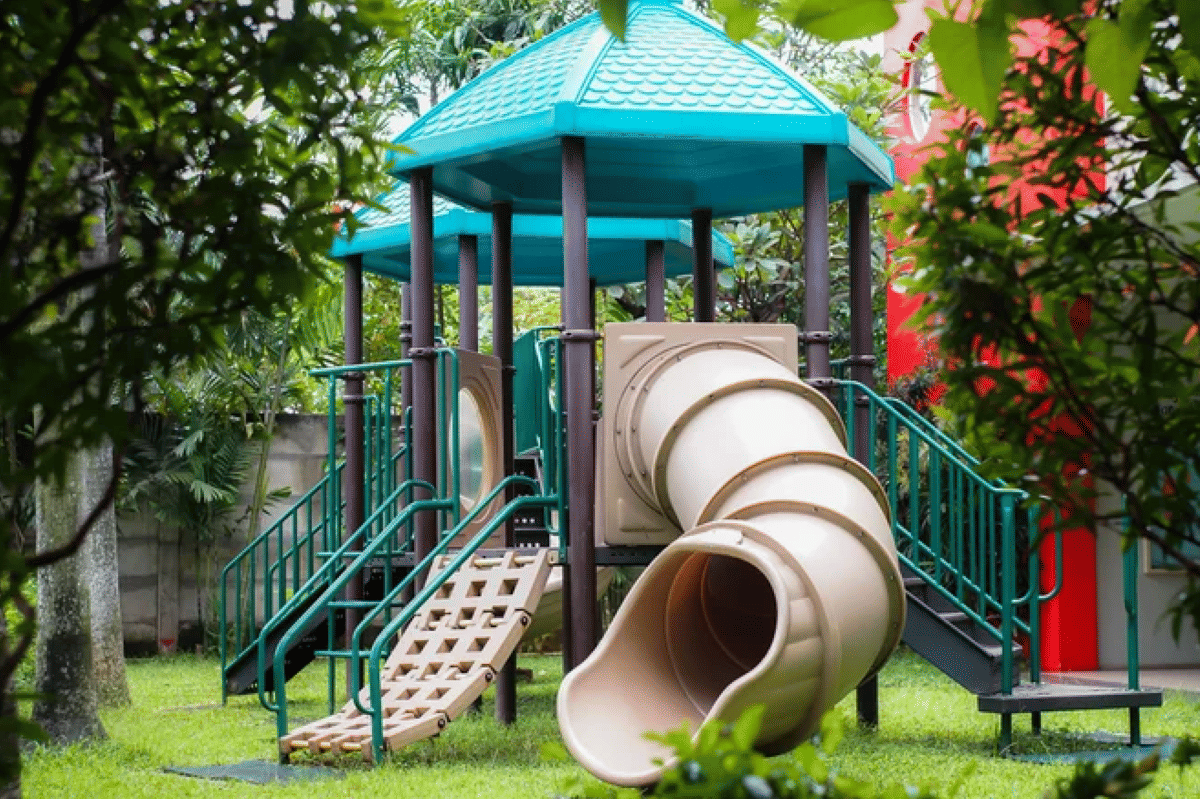 Programnya mencakup Toddler, Nursery, Kindergarten 1, dan Kindergarten 2