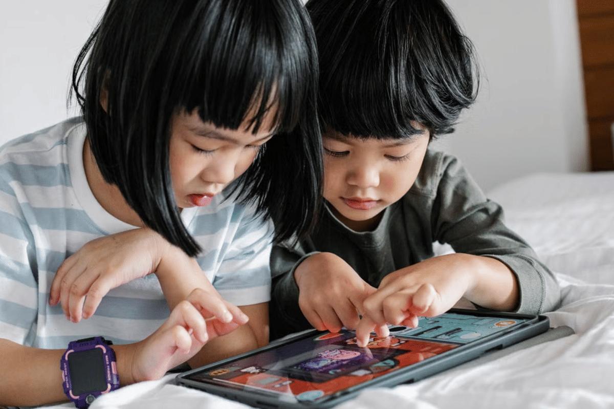 3 Alasan Sebaiknya Anak Tidak Terlalu Cepat Mengenal Gadget!