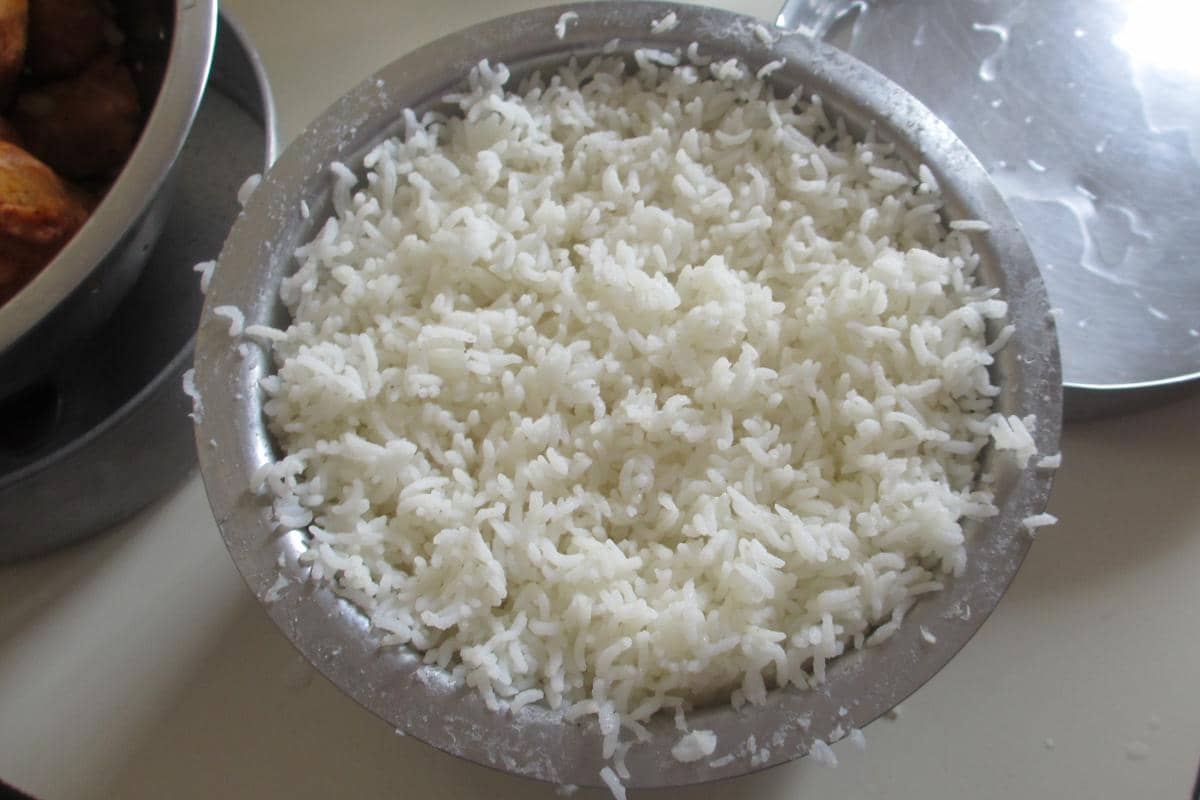 Nasi Dingin Lebih Sehat Dibanding Nasi Panas? Begini Penjelasannya