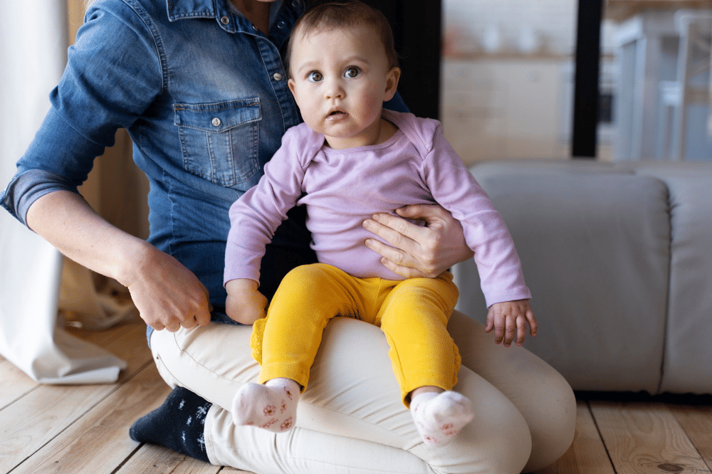 Tips Melatih Bayi 4-5 Bulan Duduk dengan Aman