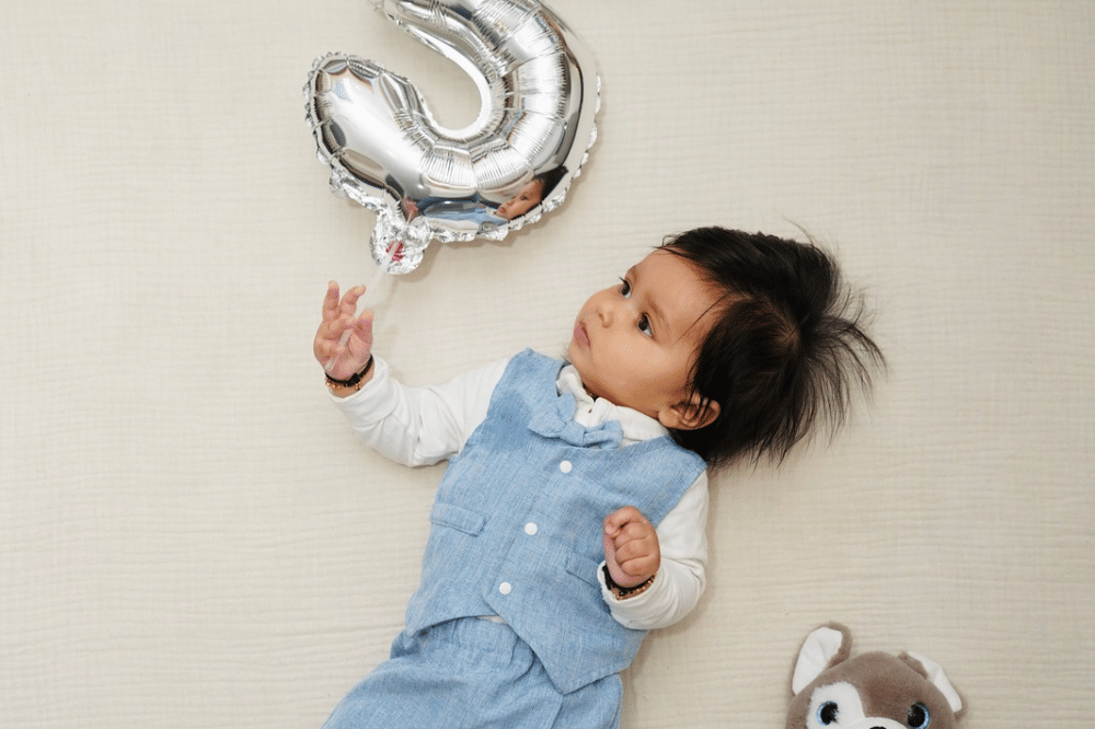 Usia 3–6 bulan, bayi mulai memiliki jadwal tidur yang lebih teratur