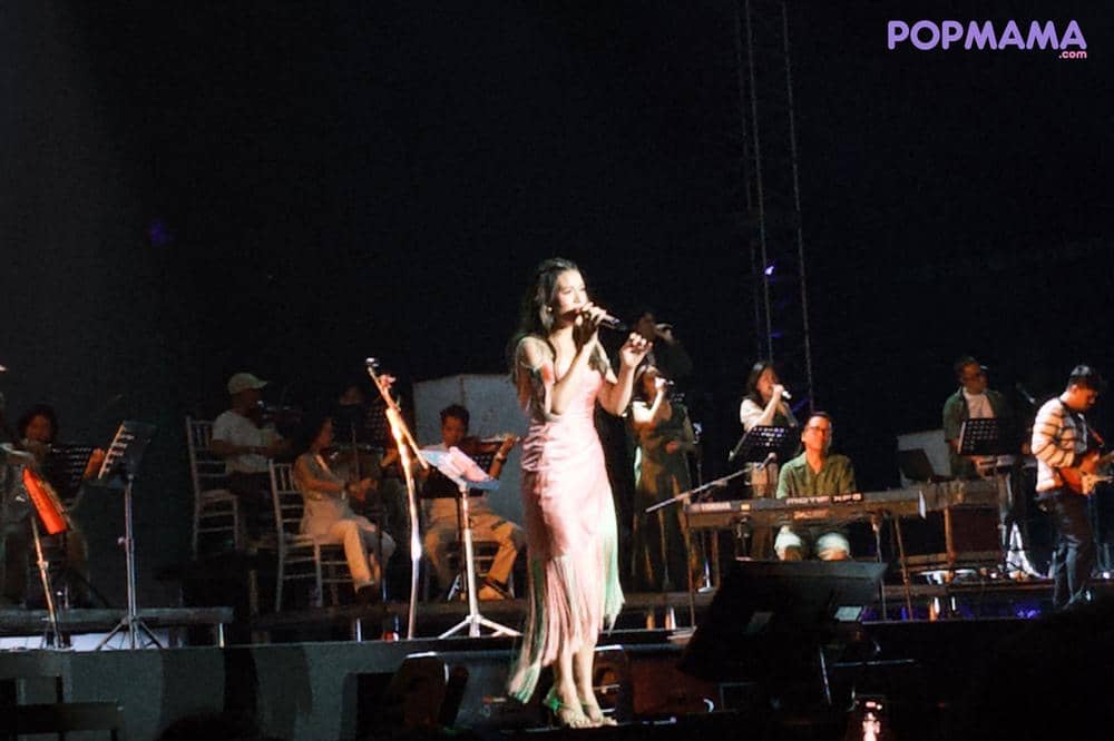 Raisa Tampil Magical dengan Dress Pink-Hijau di Pestapora 2026 4