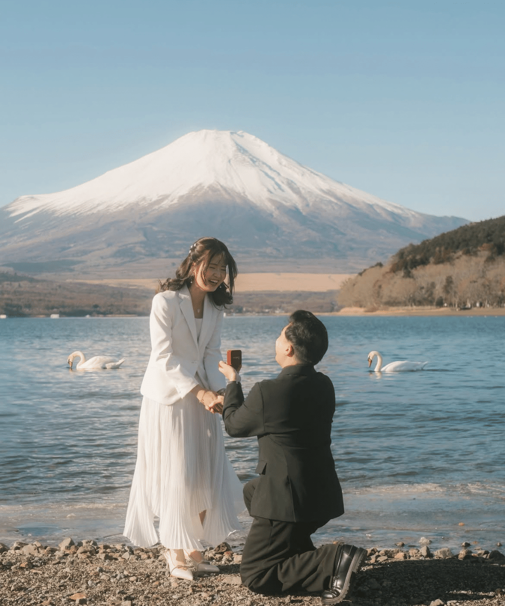 Dilamar di Jepang dengan latar Gunung Fuji