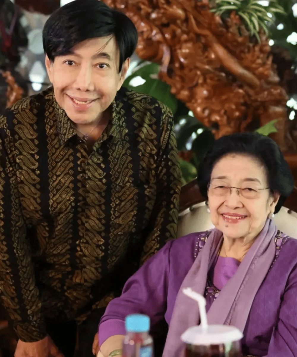 Saling melengkapi lewat jalur politik dan seni