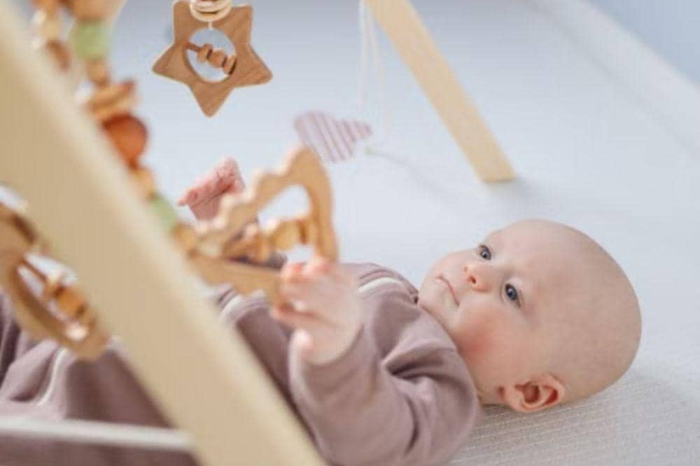 Apakah Baby Gym Bisa Membantu Bayi Cepat Tengkurap dan Merangkak?