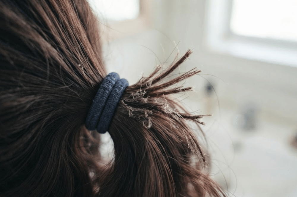 Penggunaan karet kencang memicu patahnya batang rambut