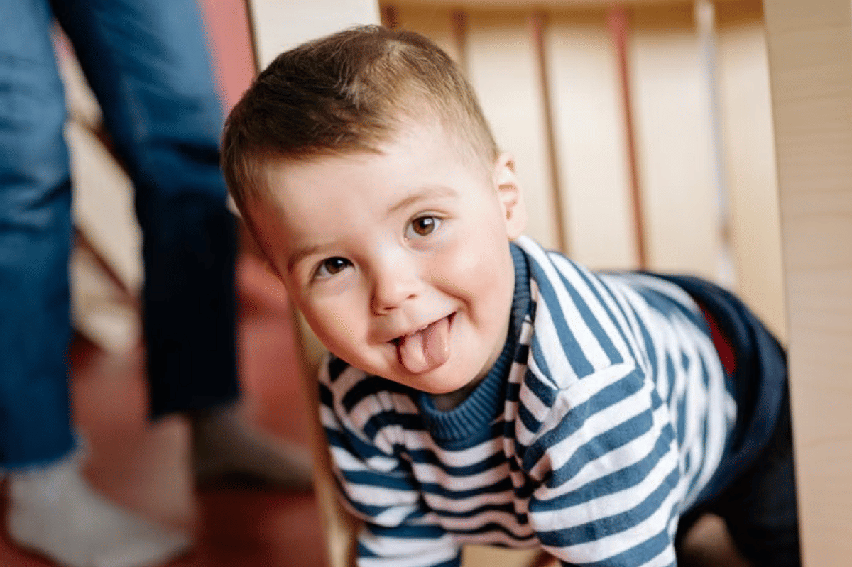 Stop Memaksa Anak Patuh, Ini 5 Cara agar Toddler Mau Mendengarkan!
