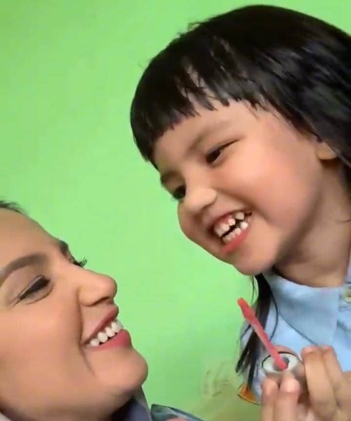Sempat unggah video lama bersama putra dan putrinya