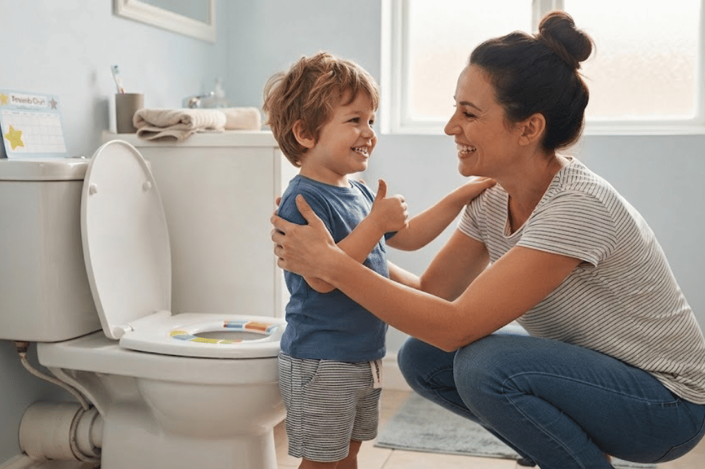 Anak berhasil buang air kecil di toilet