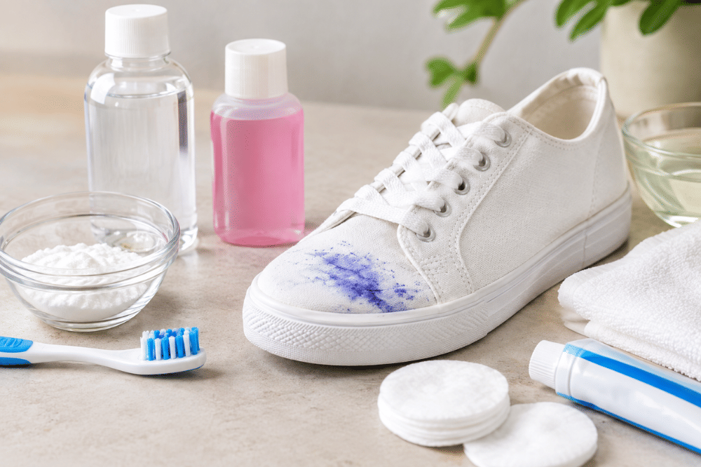 6 Cara Menghilangkan Noda Tinta di Sepatu, Bisa Dilakukan di Rumah