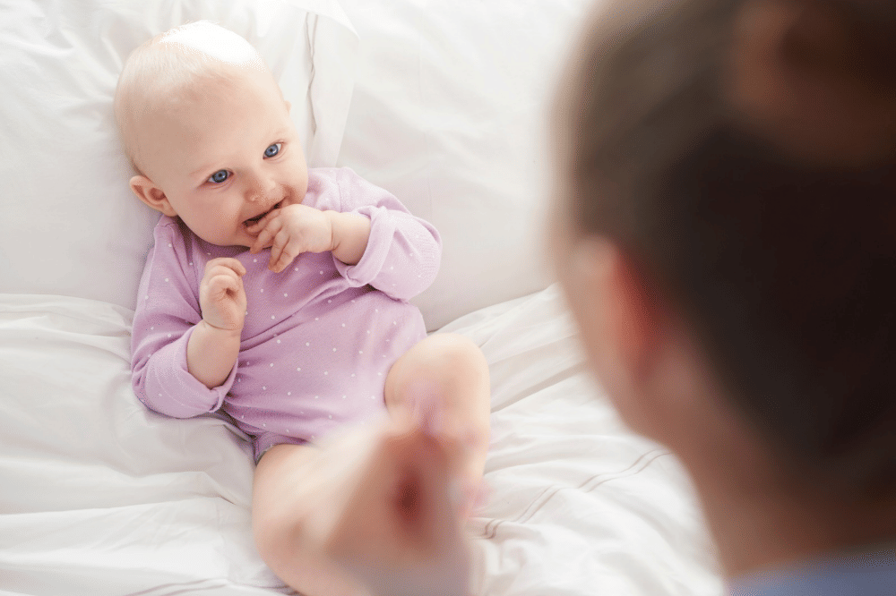 Kenapa bayi suka ngoceh sendiri?