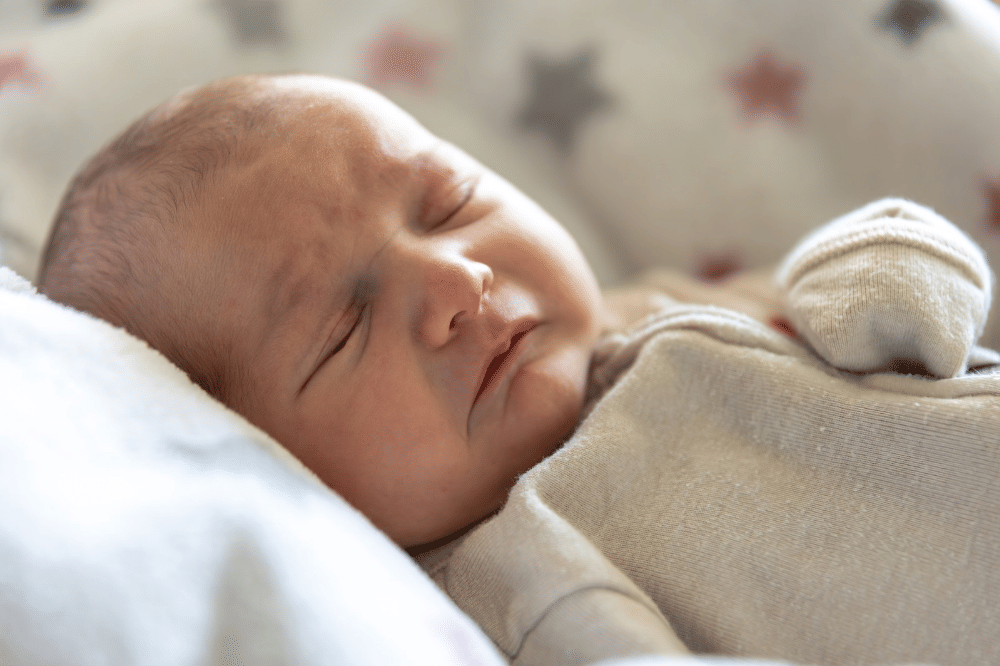 Bayi Tidur dengan Mata Terbuka Tidak Boleh Dibangunkan, Ini Alasannya