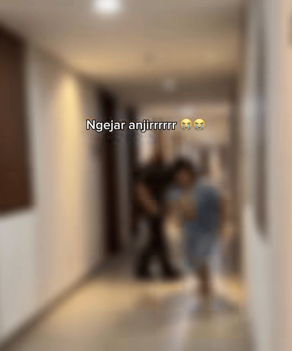 Riyuka sempat dikejar hingga kembali mencoba masuk