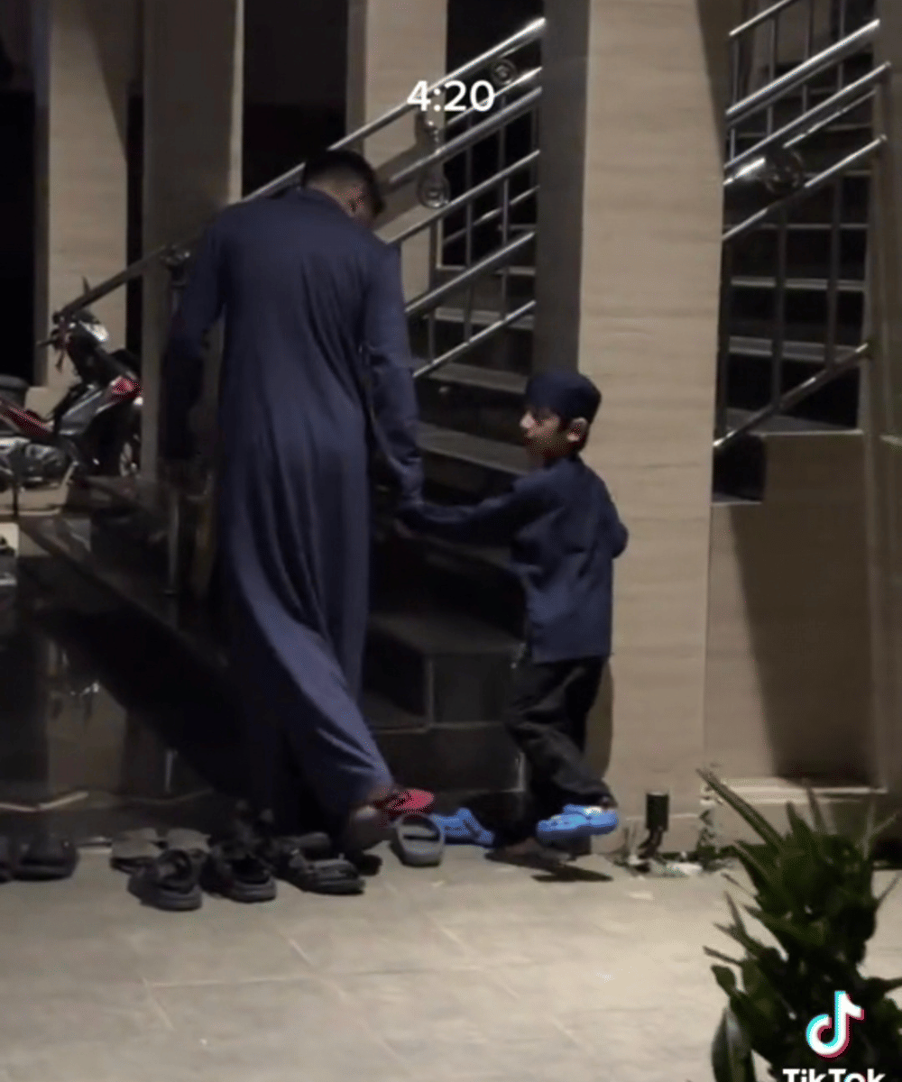 Ucel diajarkan untuk melakukan sedekah subuh