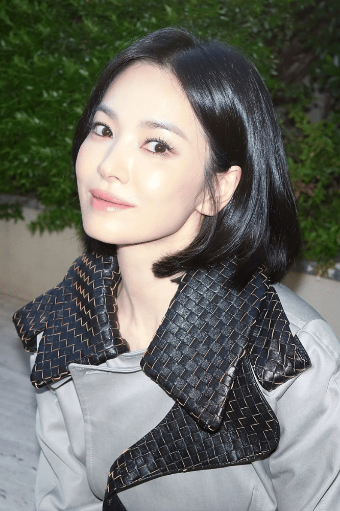 Makeup Natural dengan Rambut Short Bob 